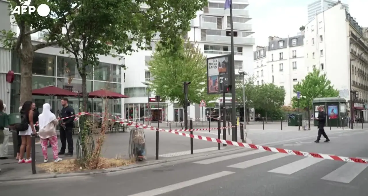 L'accoltellatore di Parigi, 'Allah mi ha mandato per uccidere delle donne'