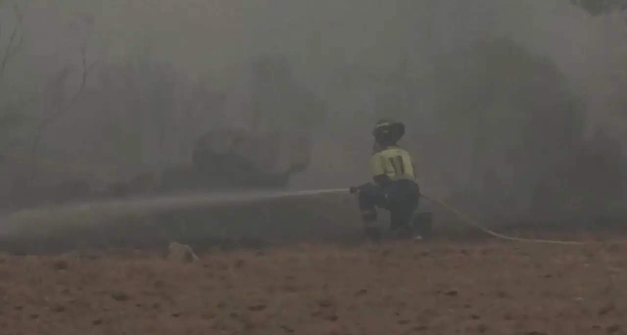 Spagna, Vigili del fuoco da giorni al lavoro senza sosta contro gli incendi