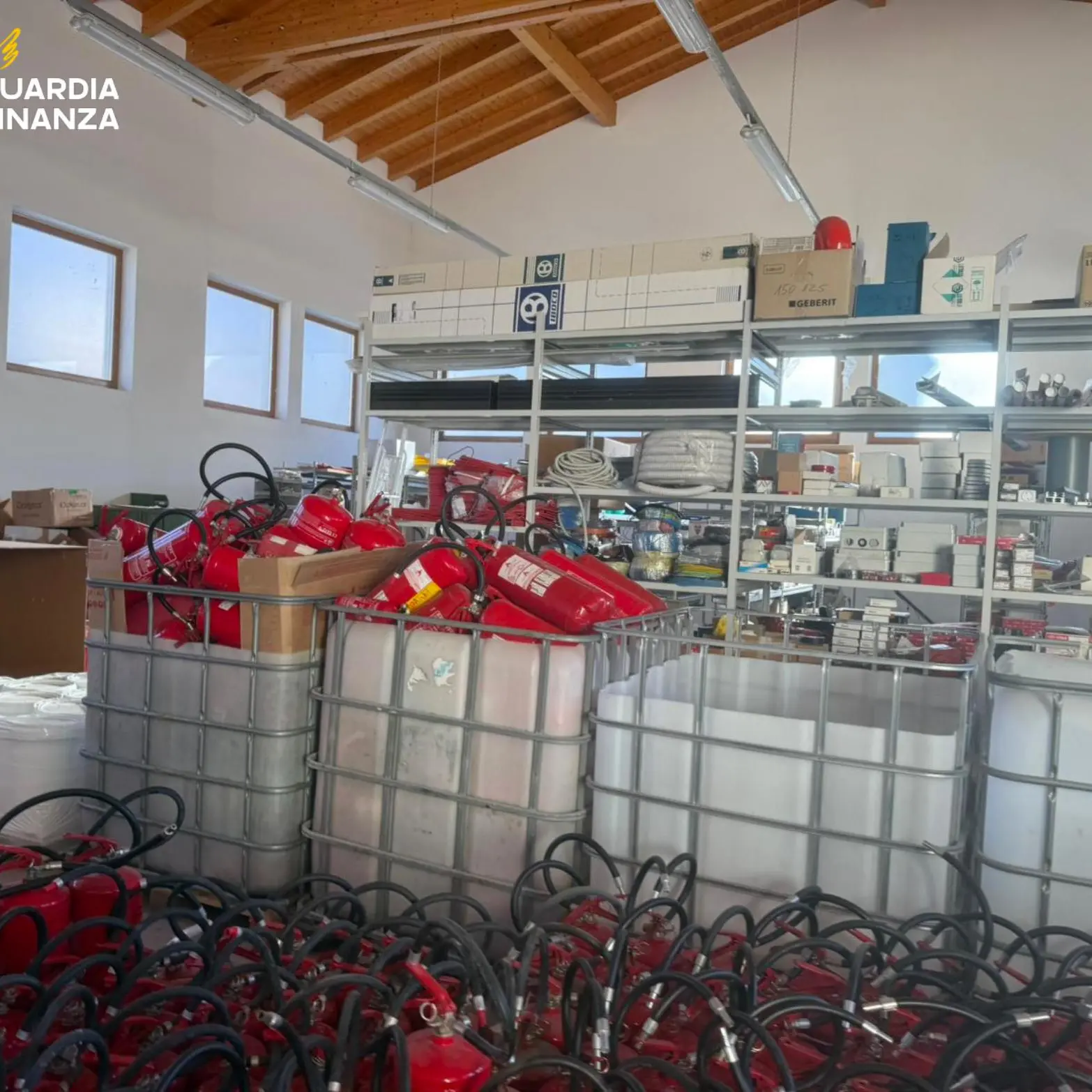 Estintori ricaricati con polveri esauste, imprenditore trentino indagato per truffa