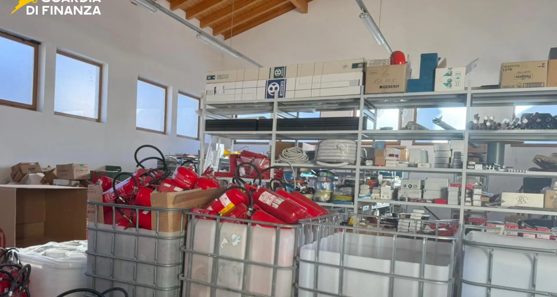 Estintori ricaricati con polveri esauste, imprenditore trentino indagato per truffa