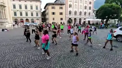 Fare Comunità, Zumba e canti alpini in piazza Santa Maria
