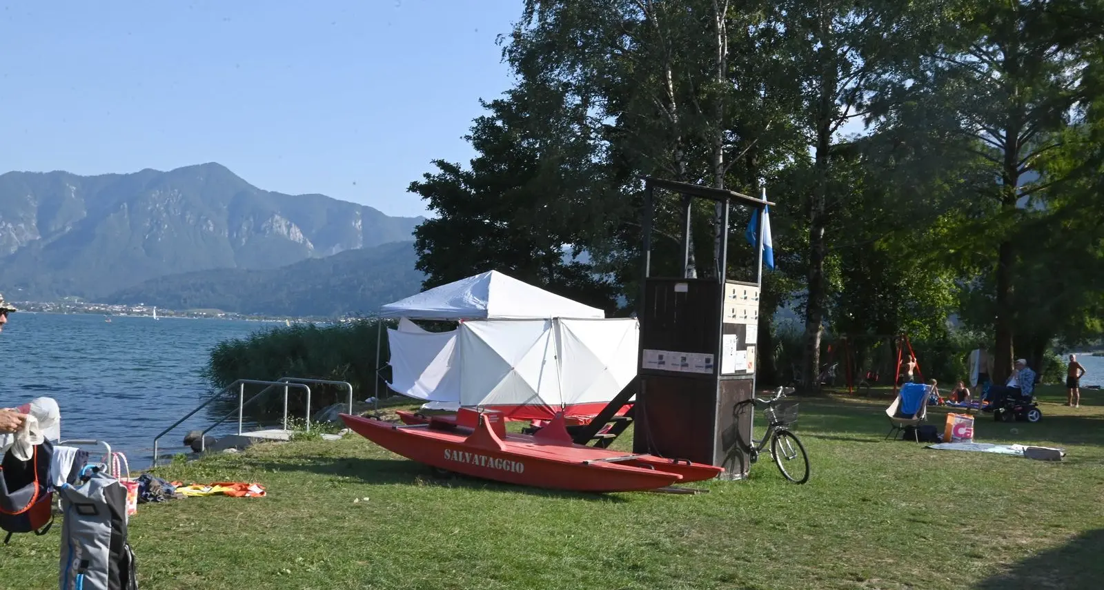 Dramma al lago di Caldonazzo: si sente male dopo la nuotata e muore