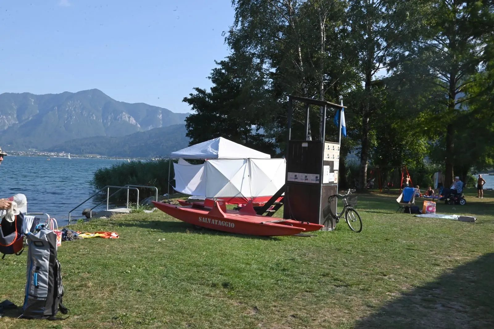 Dramma al lago di Caldonazzo, 74enne si sente male dopo la nuotata e muore
