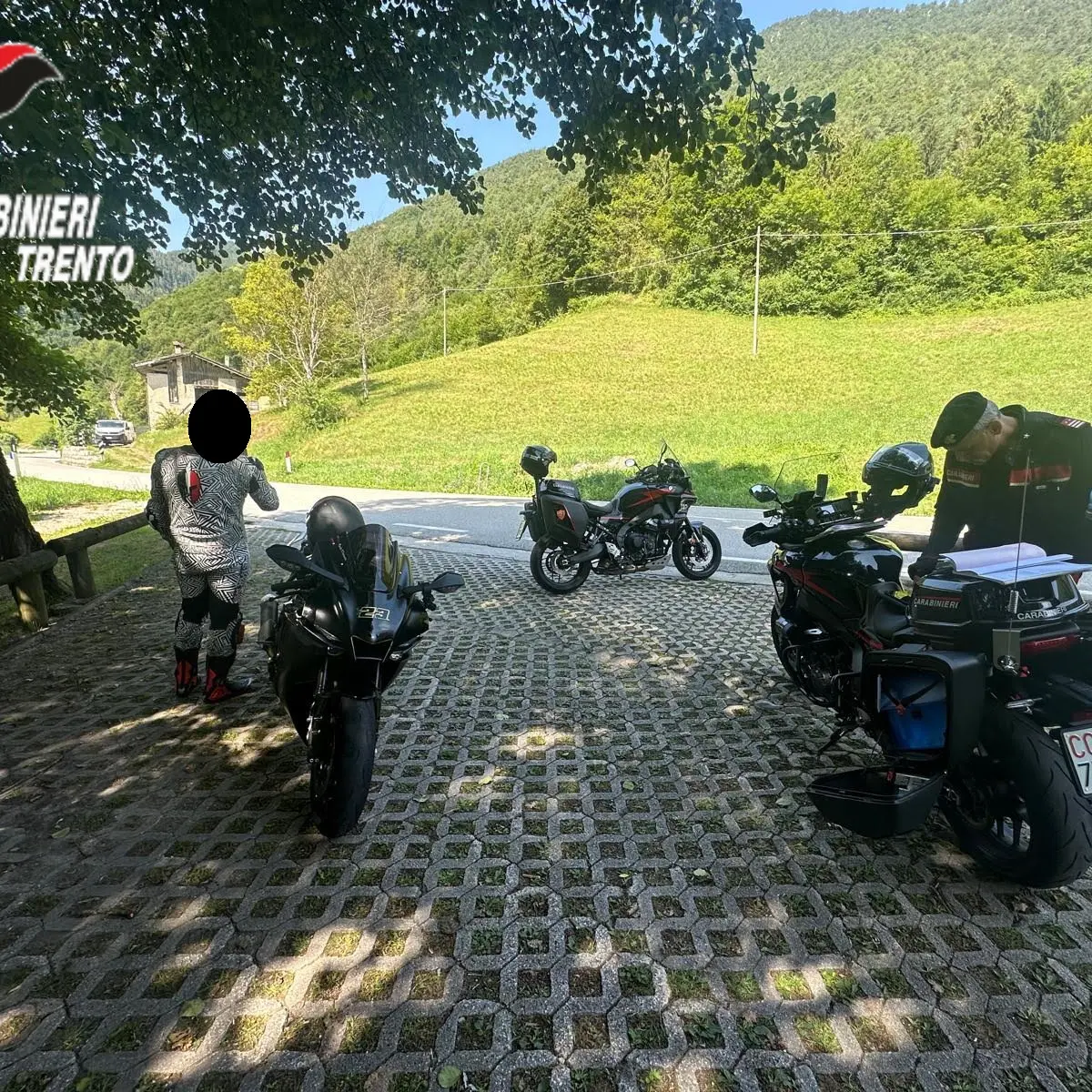 Sorpassi pericolosi e moto irregolari: raffica di sanzioni sulle strade del Garda