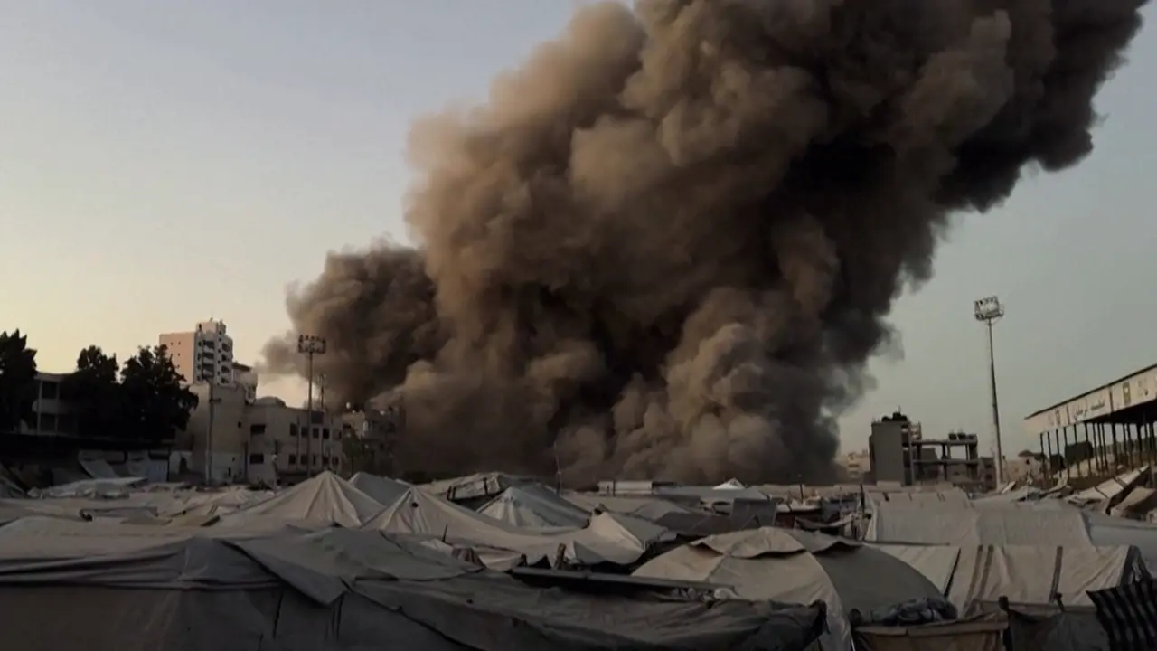 Gaza City, Israele colpisce la moschea di Al-Muttaqin