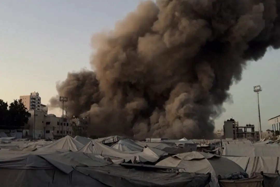 Gaza City, Israele colpisce la moschea di Al-Muttaqin