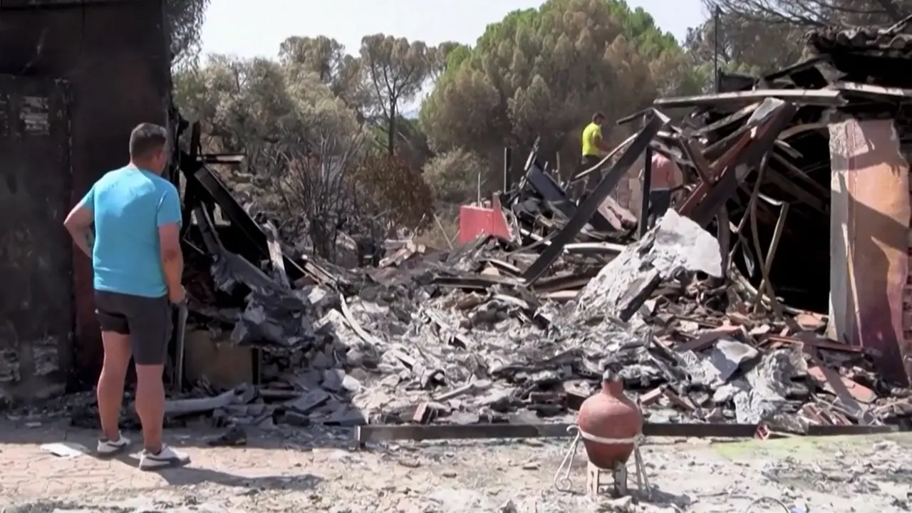 Spagna, l'incendio boschivo a Moreda (Castiglia e Leon) visto dall'alto