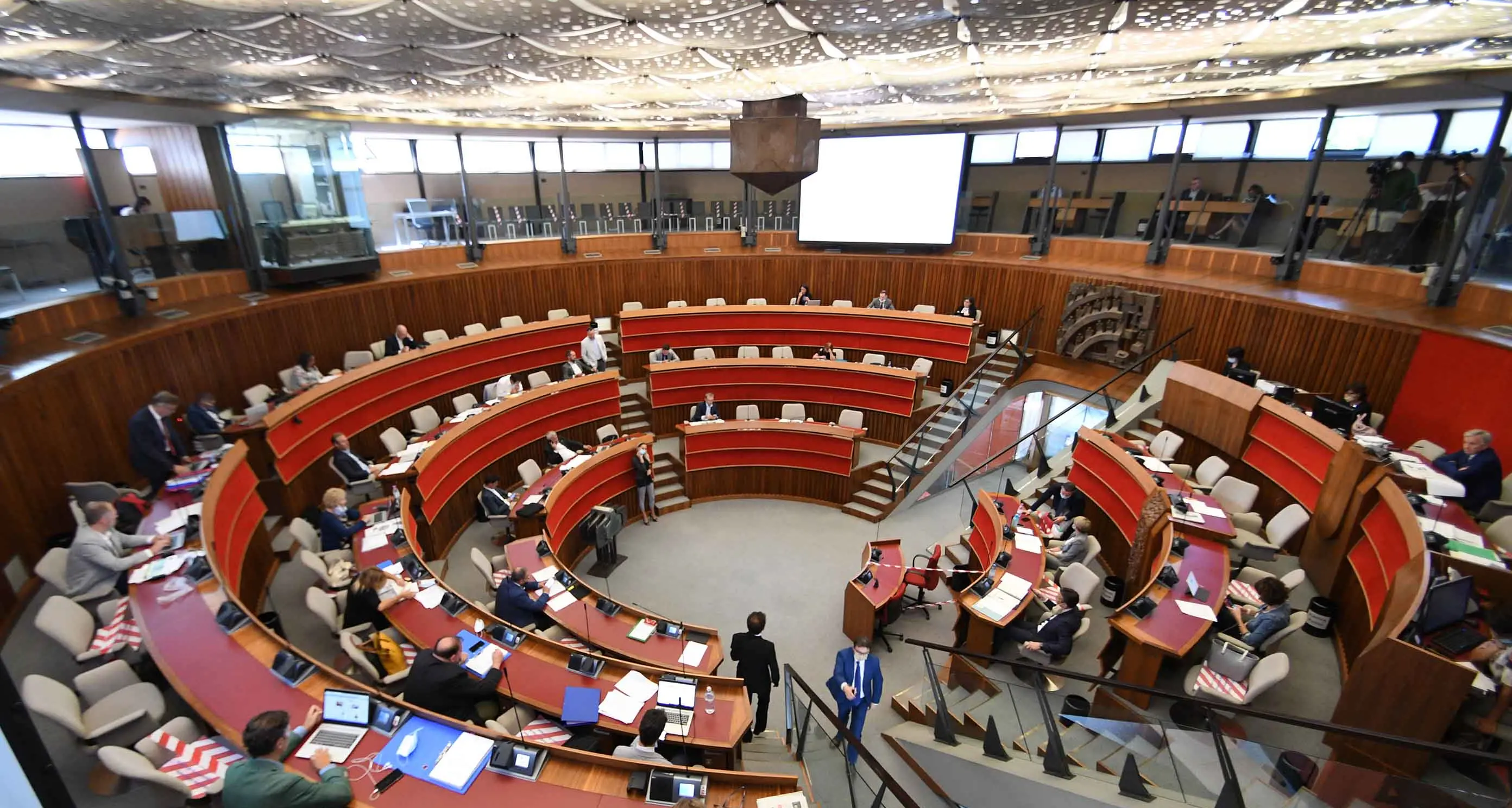 Assestamento, slitta il voto: trattativa nella notte tra maggioranza e minoranze