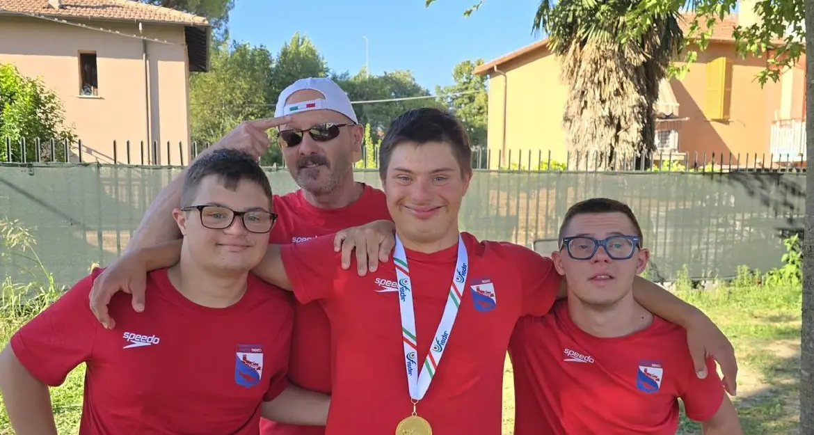 Magica doppietta per il nuotatore trentino Antonio Gittini: oro ai nazionali nei 50 e 100 stile libero