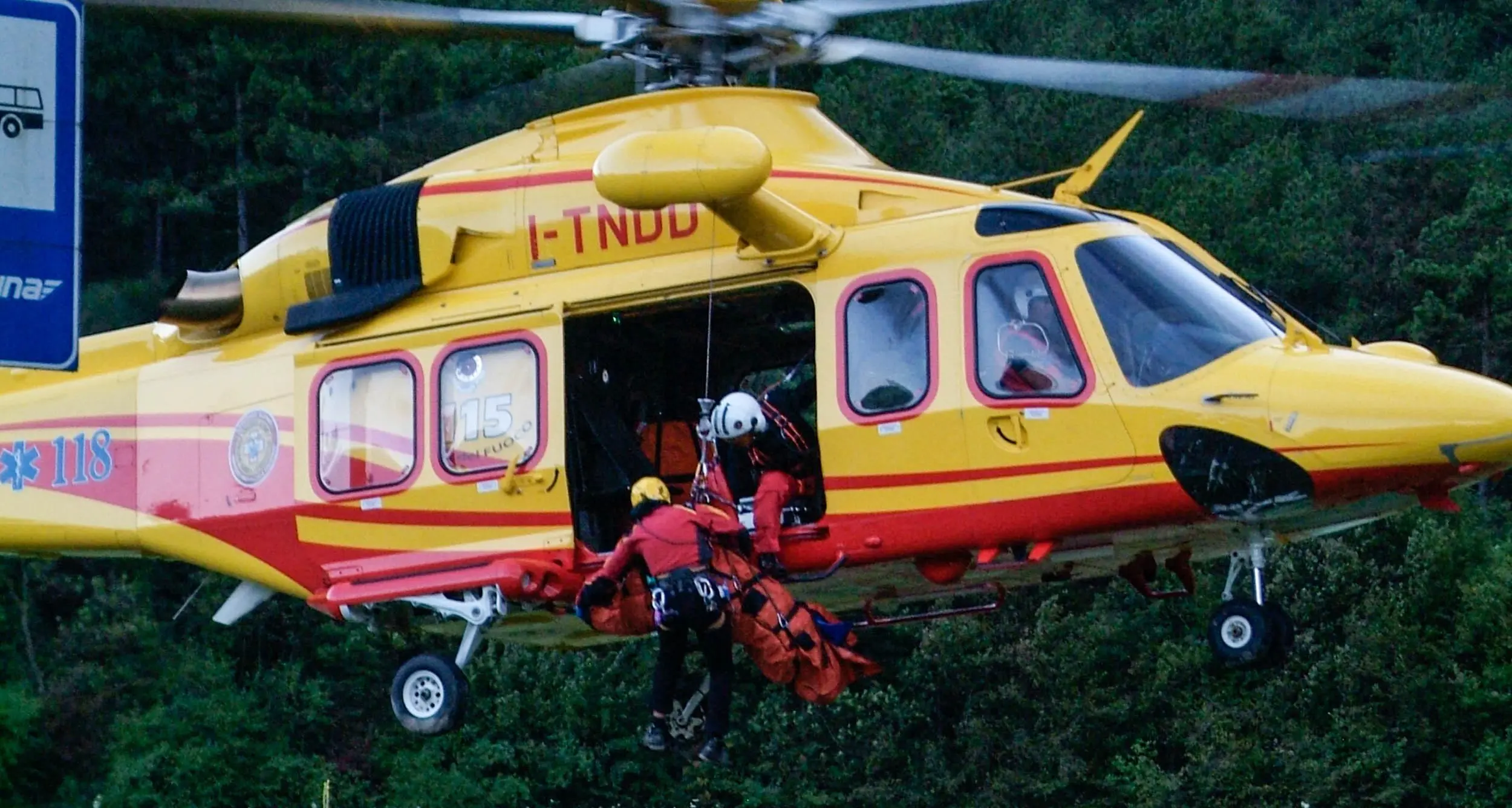 Cade sulla pista da downhill in val di Sole: minorenne batte la testa e viene soccorso dall’elicottero