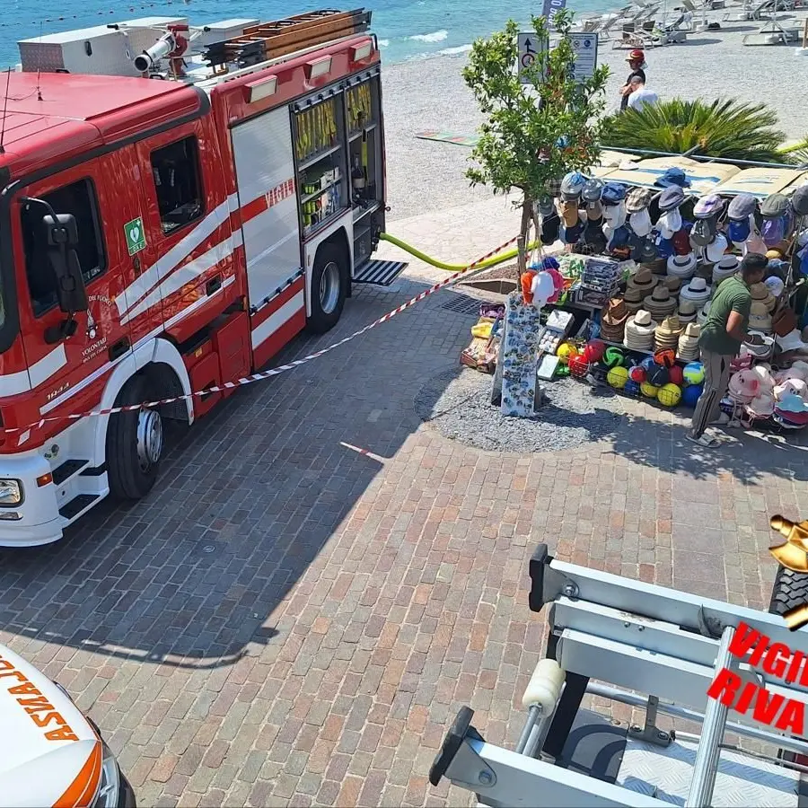 Torbole, trovata una bomba in spiaggia: area transennata in attesa degli artificieri