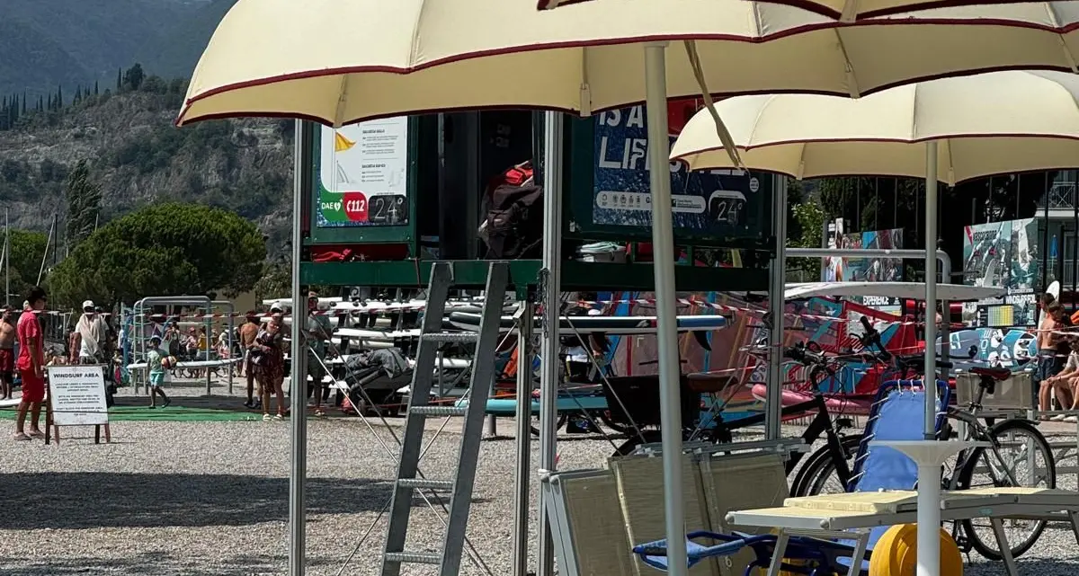 Torbole, rimossa la bomba a mano: gli artificieri dell'Esercito la portano via