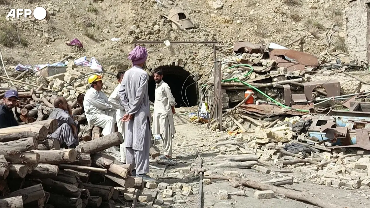 Esplosione in una miniera di carbone in Pakistan, almeno 34 vittime