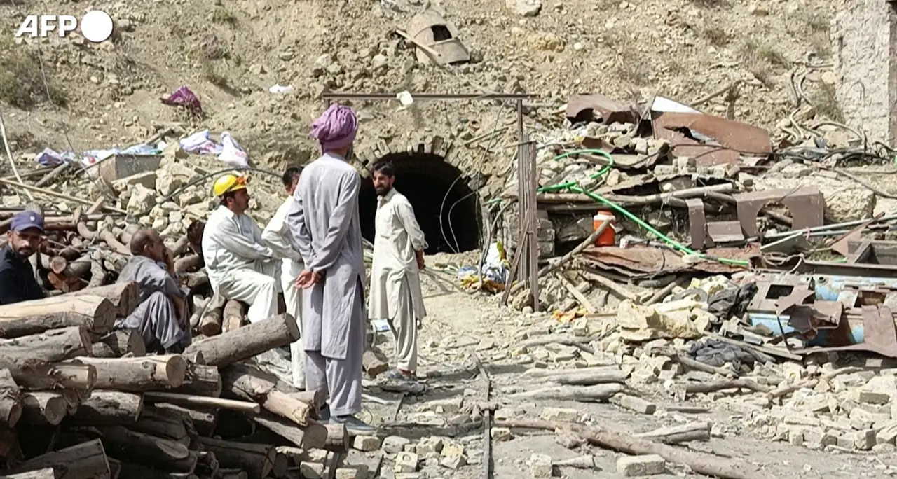 Esplosione in una miniera di carbone in Pakistan, almeno 34 vittime