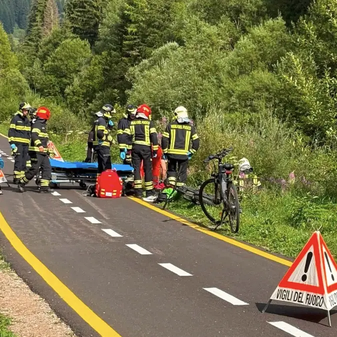 Giornata intensa per i vigili del fuoco di Canazei: incidenti, soccorsi e nidi di vespe