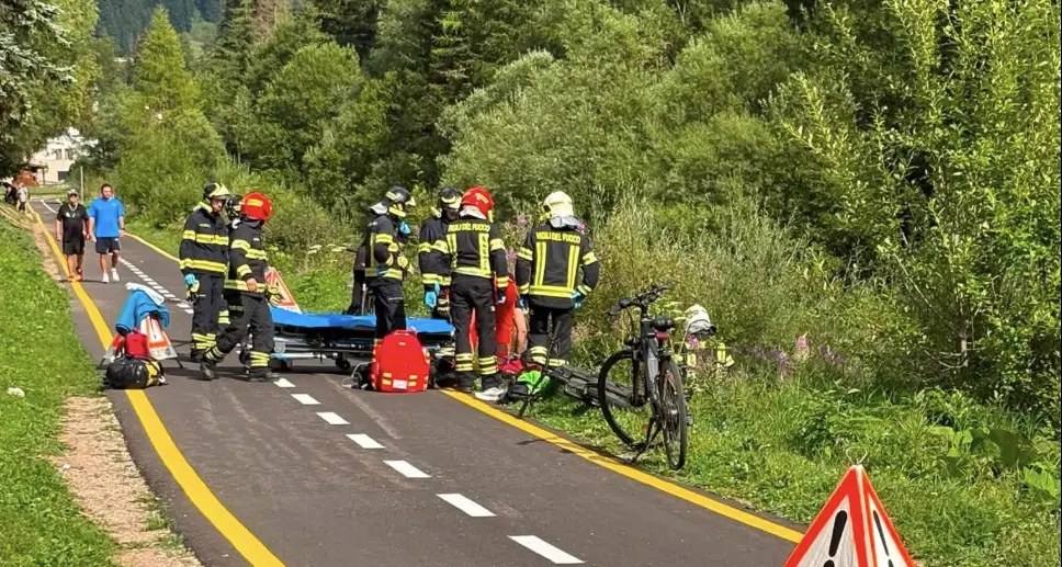Giornata intensa per i vigili del fuoco di Canazei: incidenti, soccorsi e nidi di vespe
