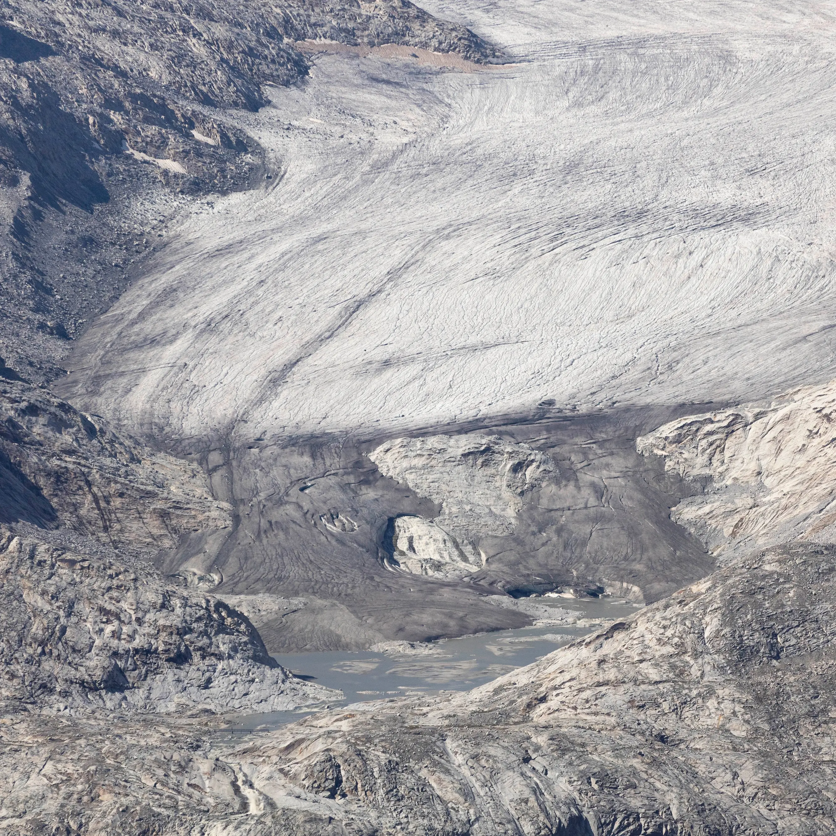 Marmolada sempre più fragile: caldo record e ghiacciaio sotto pressione