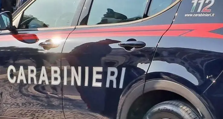 Brescia: accoltellata davanti ai figli in un centro commerciale, grave una donna