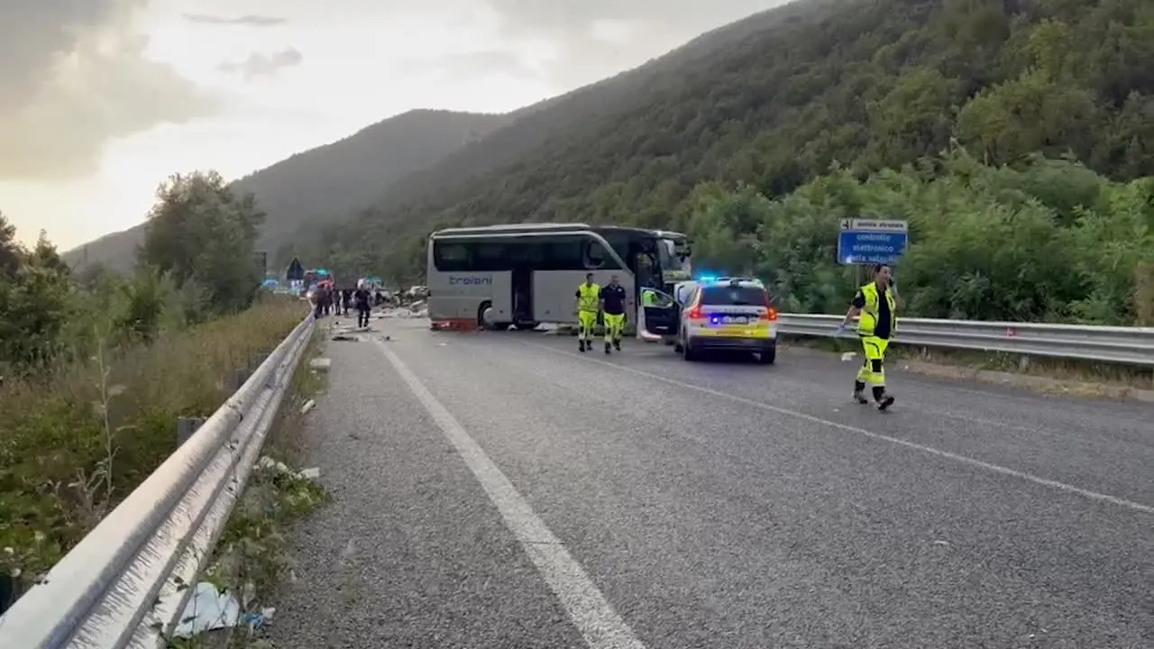 Scontro sulla Terni-Rieti, salgono a 6 le vittime, 27 feriti, 3 sono gravi