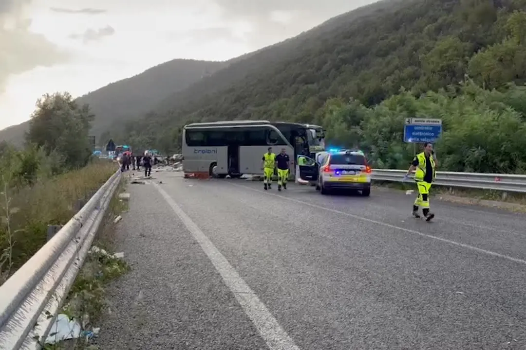 Scontro sulla Terni-Rieti, salgono a 6 le vittime, 27 feriti, 3 sono gravi