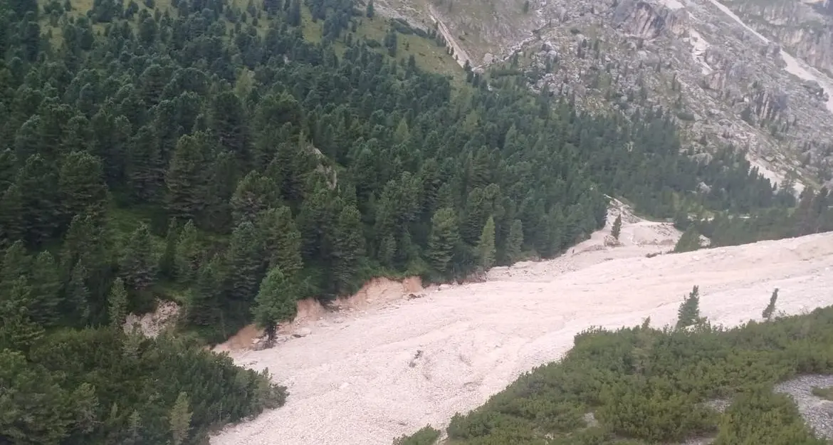 Gardeccia, riapre il collegamento da Ciampedie: sentieri chiusi e tre rifugi senza servizi