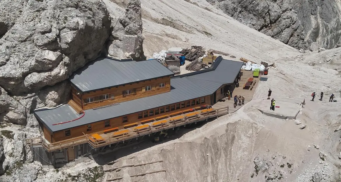 Gardeccia: piano d'emergenza per riportare acqua, luce e servizi ai rifugi
