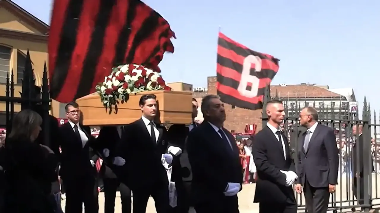 Baresi, i tifosi del Milan si stringono intorno al loro ex capitano