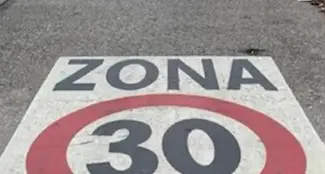 Via Venezia, funziona il limite a 30 all'ora