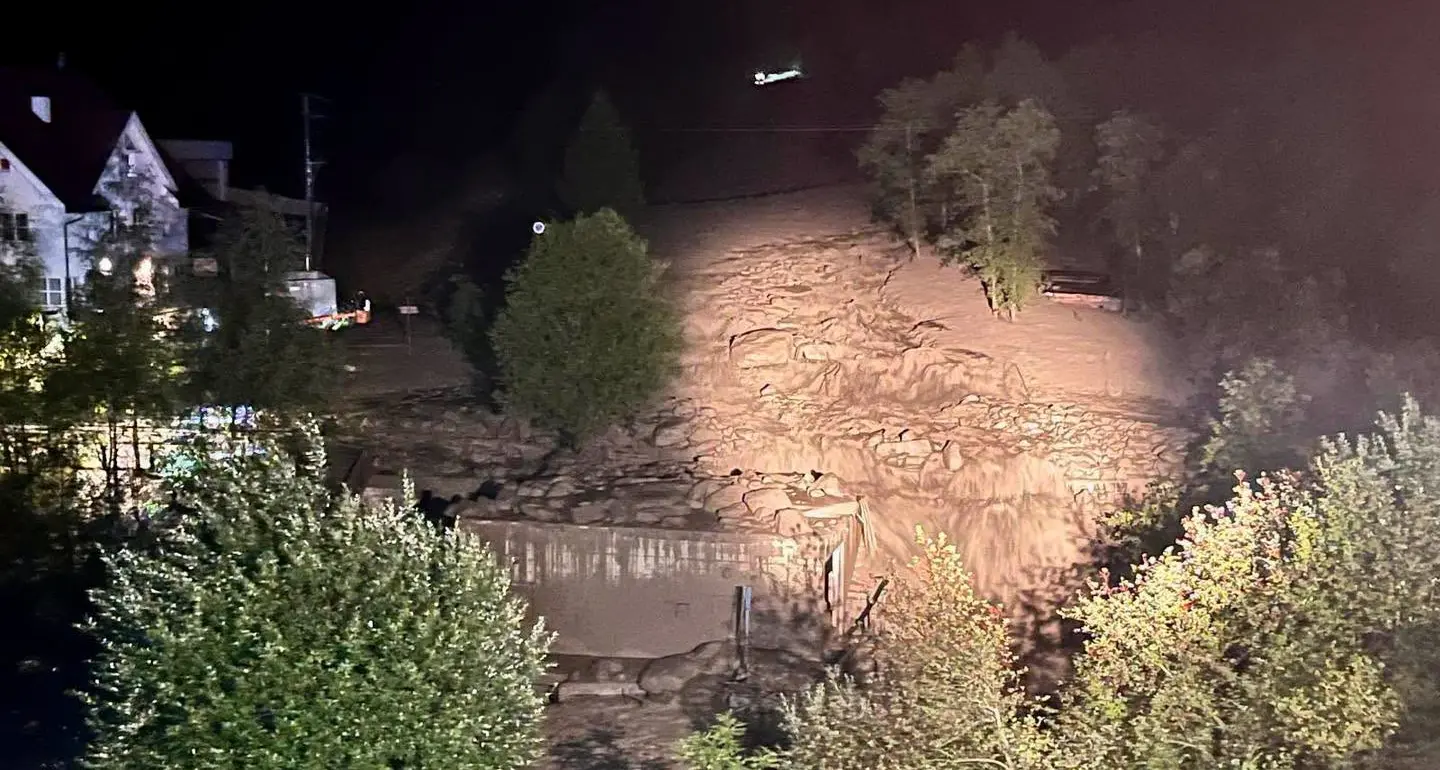 Valle Aurina, smottamento di fango e detriti: chiusa la strada, evacuate 120 persone