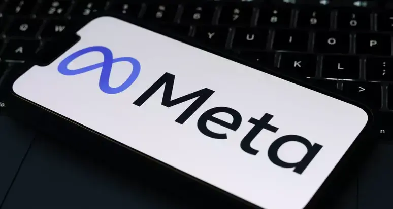 Meta condannata a pagare oltre 900 milioni per i danni dei social ai minori