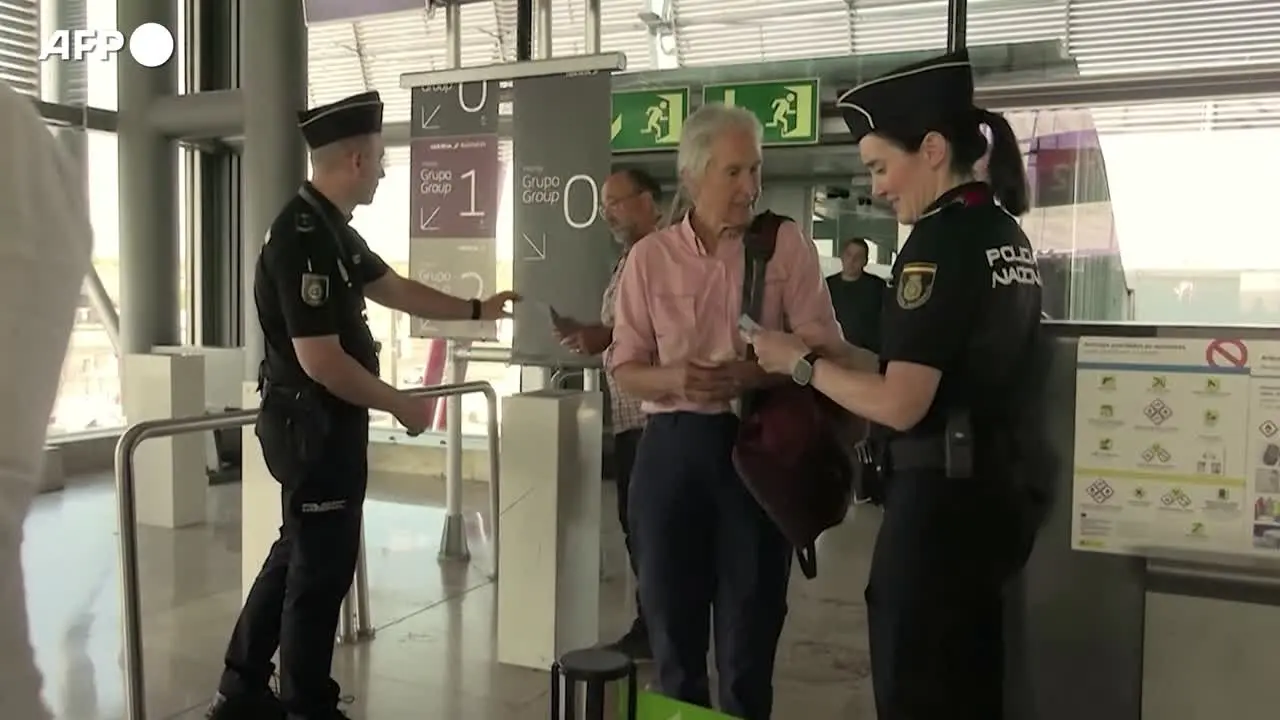 Spagna, via ai controlli negli aeroporti per chi arriva dall'Italia