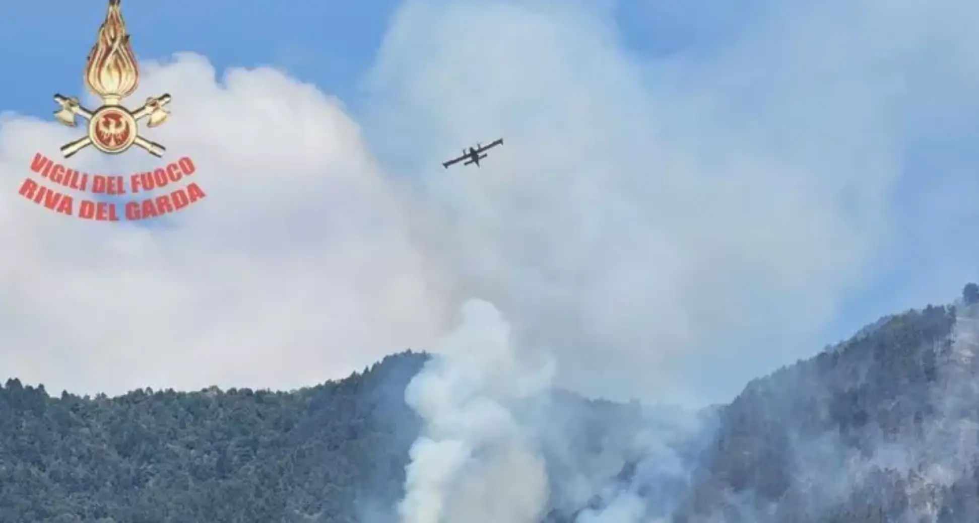 Incendio sul Garda: i vigili del Fuoco trentini in prima linea contro le fiamme