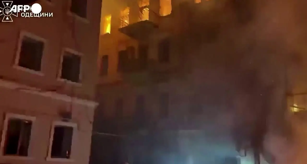 Odessa sotto attacco, i soccorritori in azione
