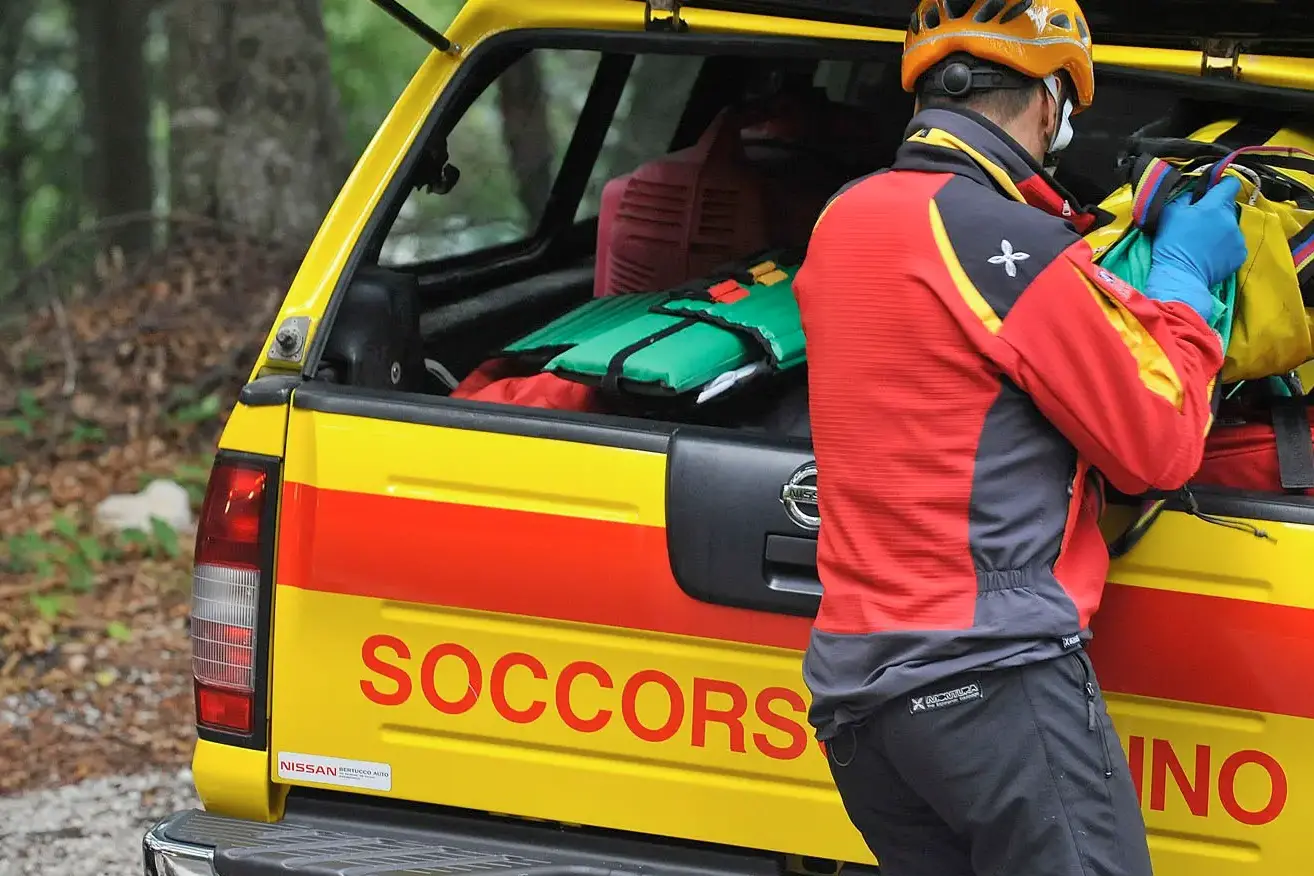Paura sulla Presanella, quattro alpinisti scivolano per 150 metri