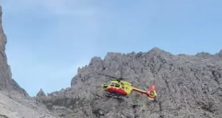 Pale di San Martino, cordata bloccata in parete: recuperata con l’elicottero