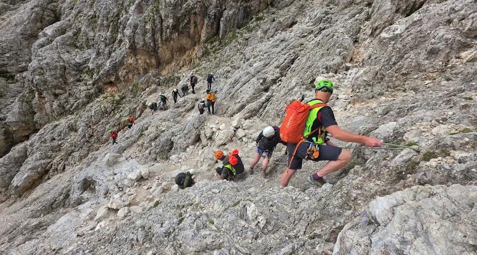 Ferrata delle Scalette chiusa, ignorano l’ordinanza e restano bloccati. Due interventi di soccorso