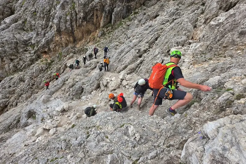Ferrata delle Scalette chiusa, ignorano l’ordinanza e restano bloccati. Due interventi di soccorso