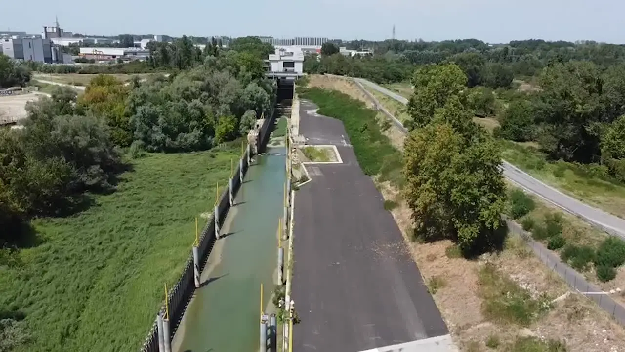 Il Po è in secca, il livello del fiume a Cremona visto dall'alto