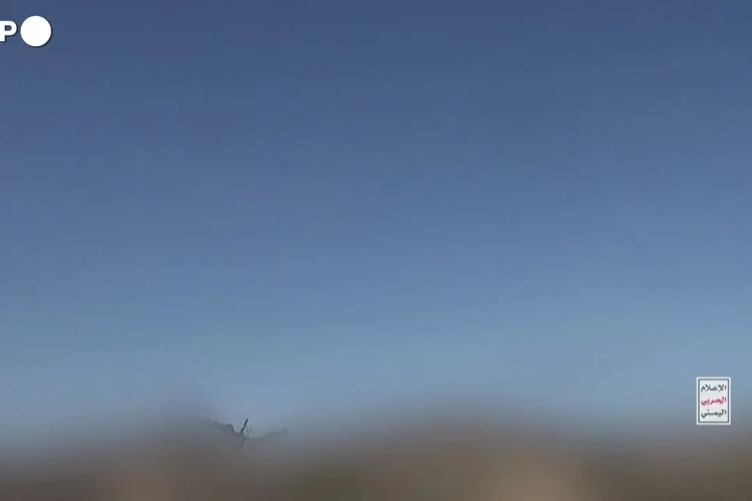Missili e droni Houthi lanciati verso Mokha nello Yemen