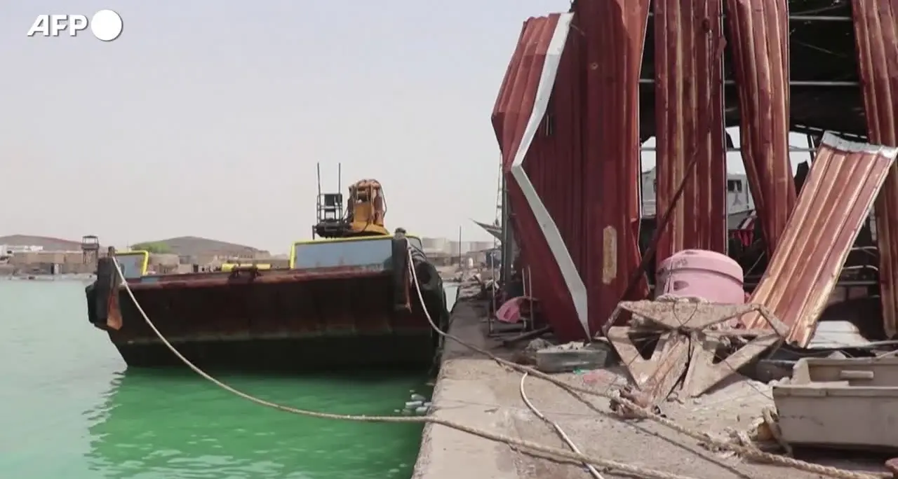 Yemen, danni al porto di Mocha dopo l'attacco degli Houthi