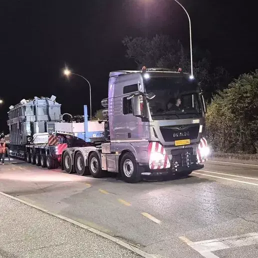 Su 60 ruote e lungo come 10 auto, trasporto record sulla Statale del Brennero