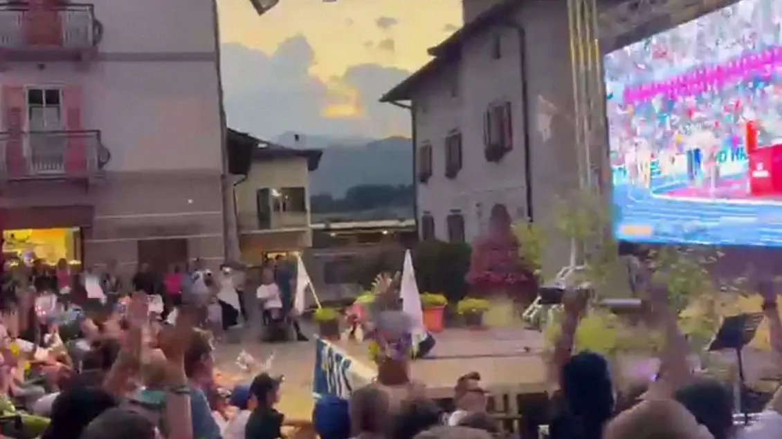 Battocletti, la corsa verso l'oro europeo dei 5 mila vissuta dai fan di Cavareno