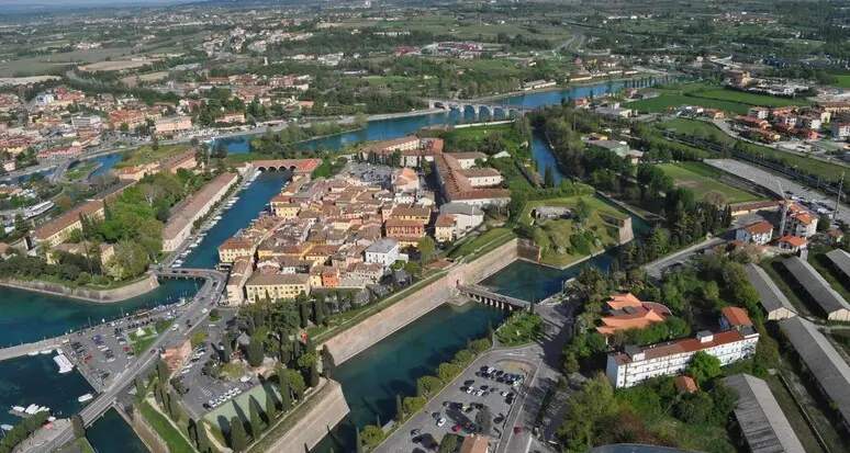 Fuga di gas in hotel a Peschiera, 15 persone finiscono in ospedale