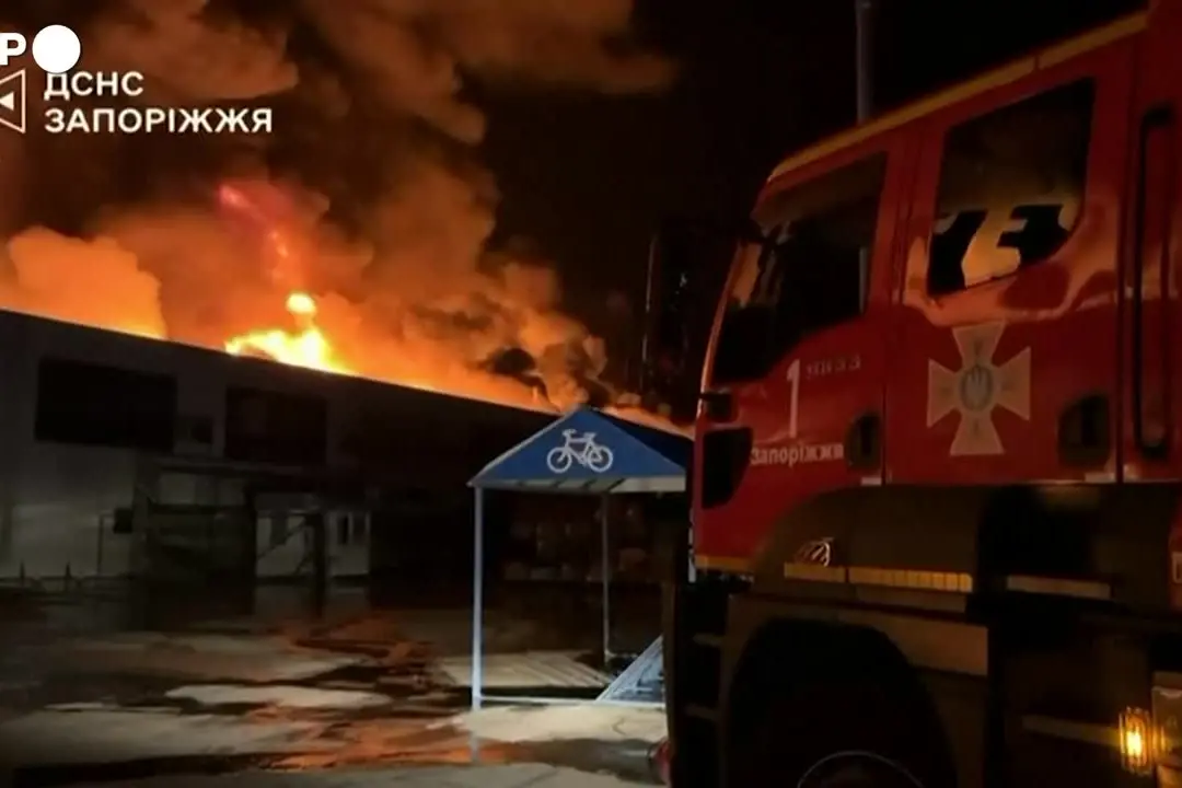 Ucraina, droni russi distruggono centro commerciale a Zaporizhzhia