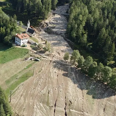 Tesero, squadre al lavoro per ripristinare strade e servizi