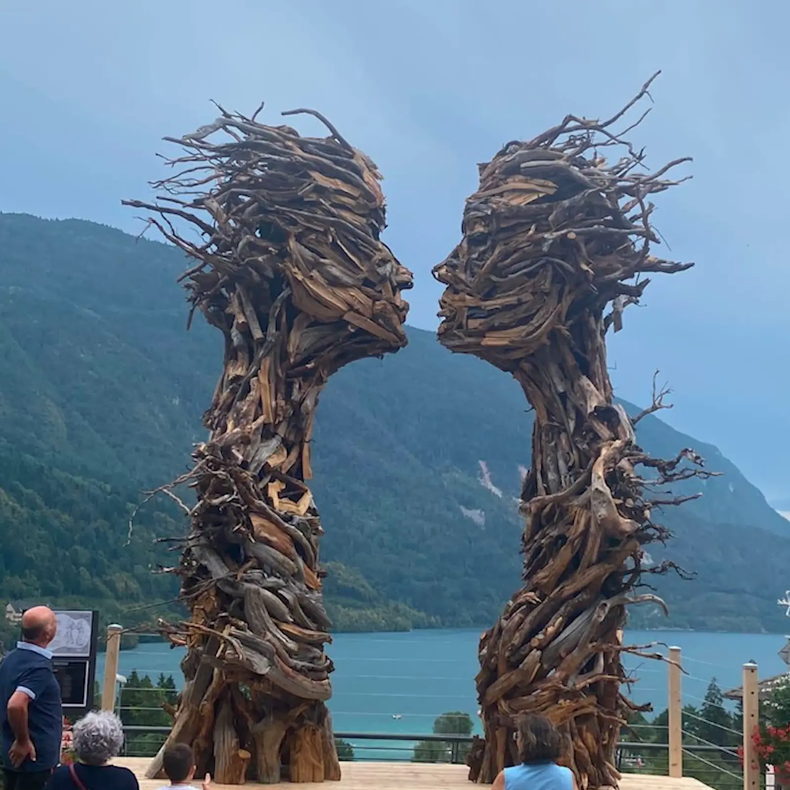 Dai rami abbandonati è nato «Il Bacio» di Martalar