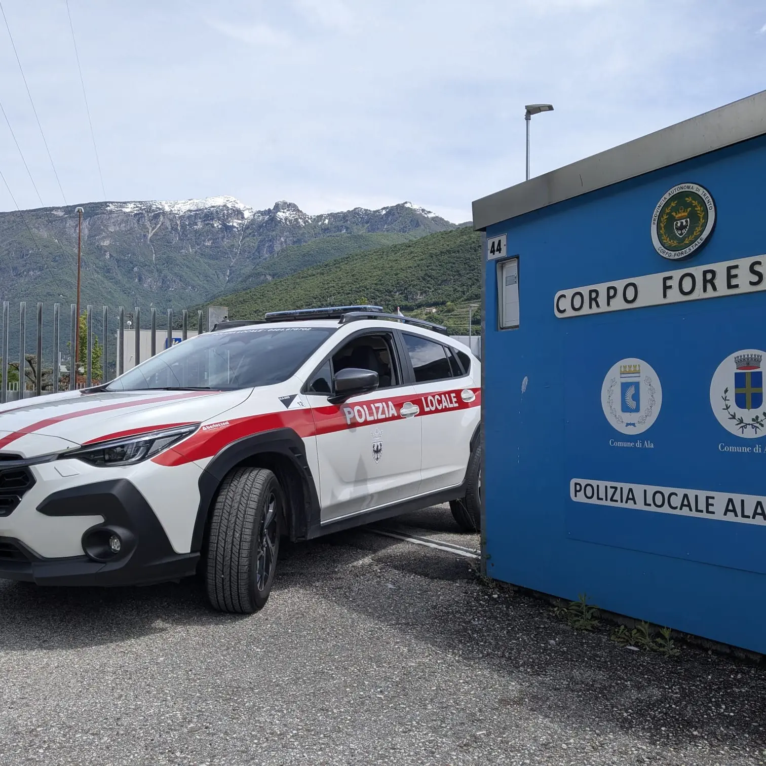 Ala, gli trovano in casa 110 dosi di hashish e 6 di eroina: denunciato