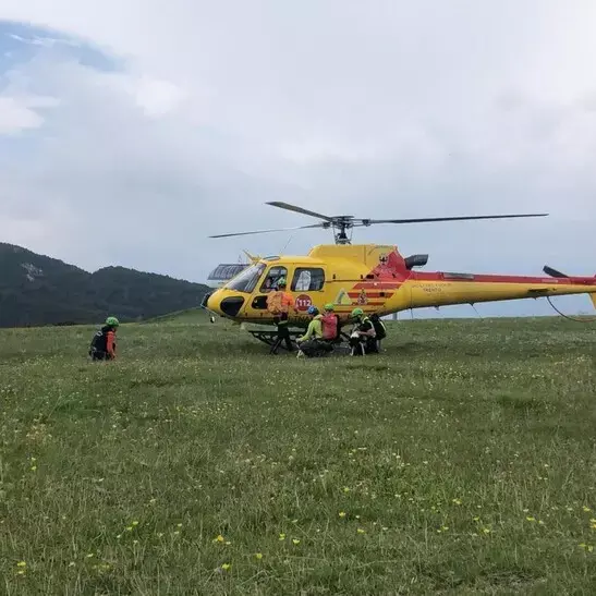 Parapendio precipita dopo il decollo in Cima d’Asta: pilota in ospedale