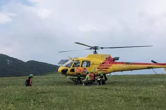 Parapendio precipita dopo il decollo in Cima d’Asta: pilota in ospedale