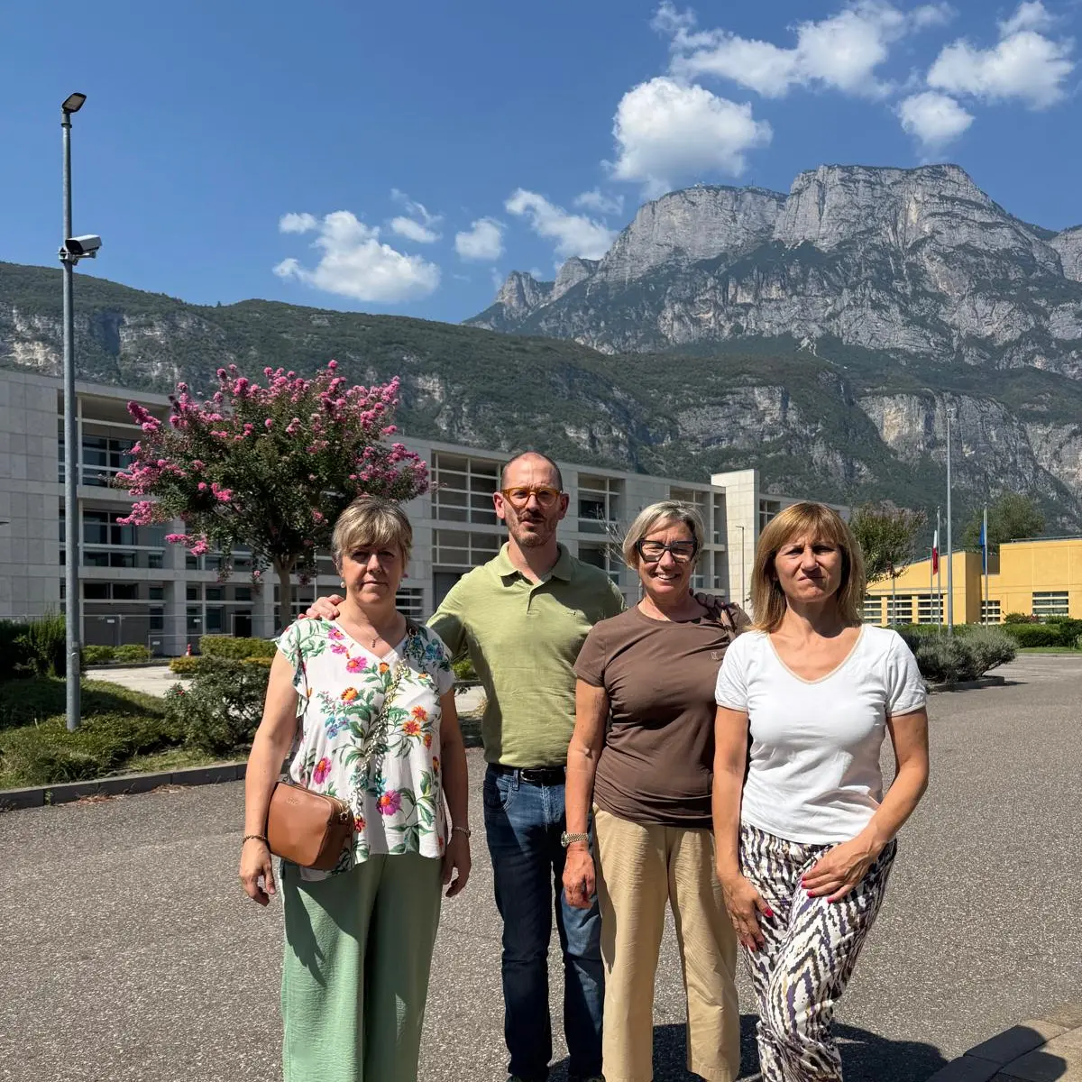 Carcere di Trento, record di 437 detenuti. Le minoranze in visita: «Sovraffollamento insostenibile»